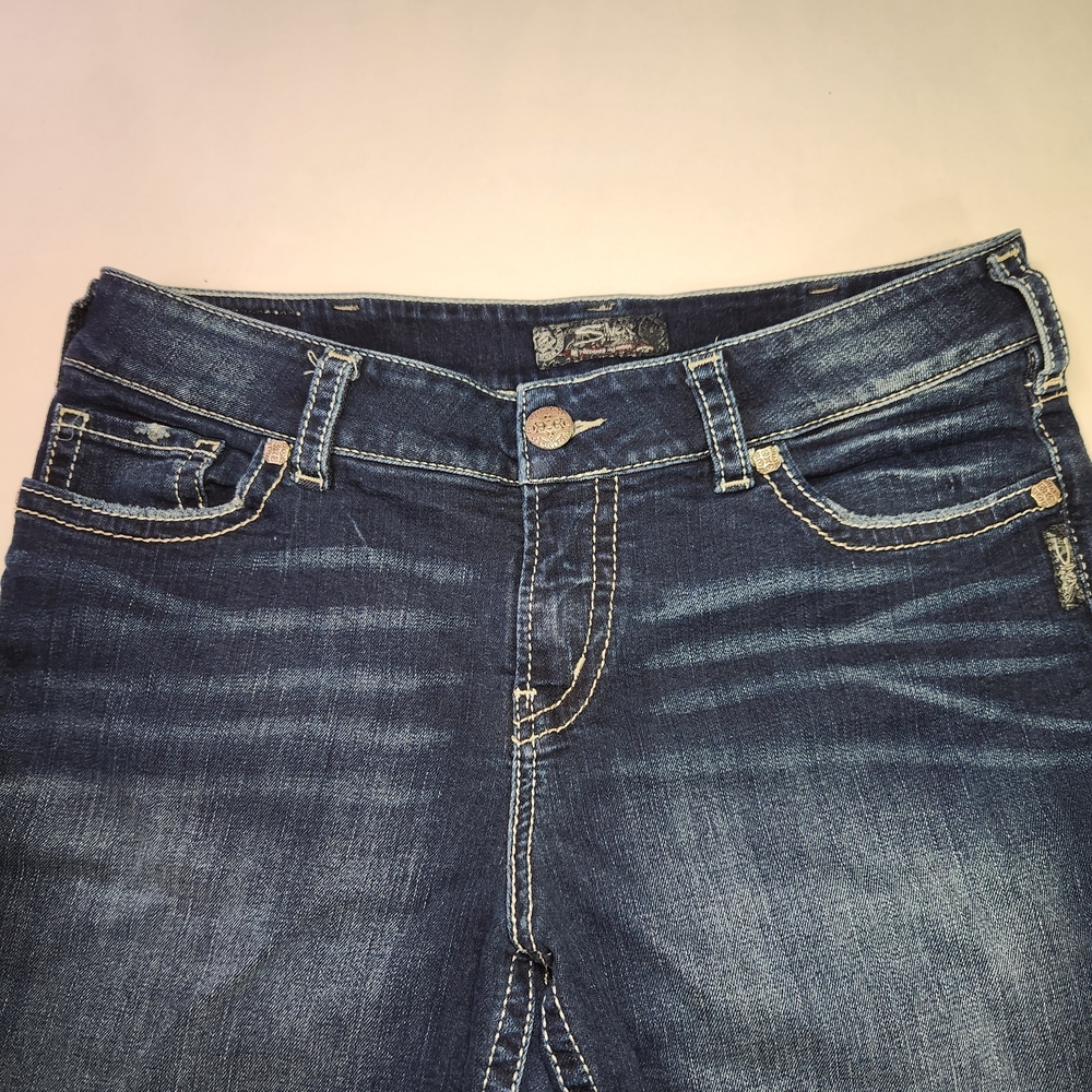 ⭐Silver Jeans Co. Suki Mid Rise Bermuda Shorts – W33 – Dark Wash Curvy Fit Denim - Picture 2 of 8